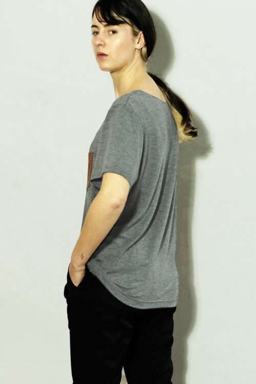 T-Shirt with leather chest pocket of grey viscose jersey - Image 3